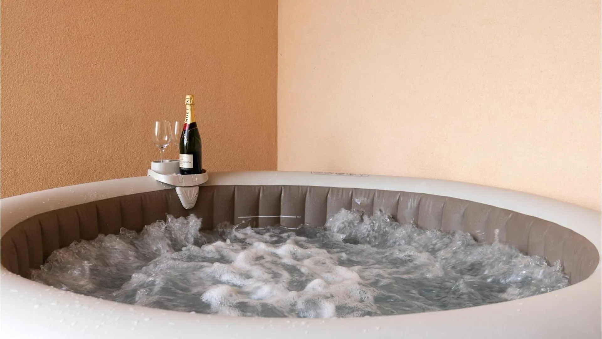 Nice Apartment In Kostrena With Jacuzzi