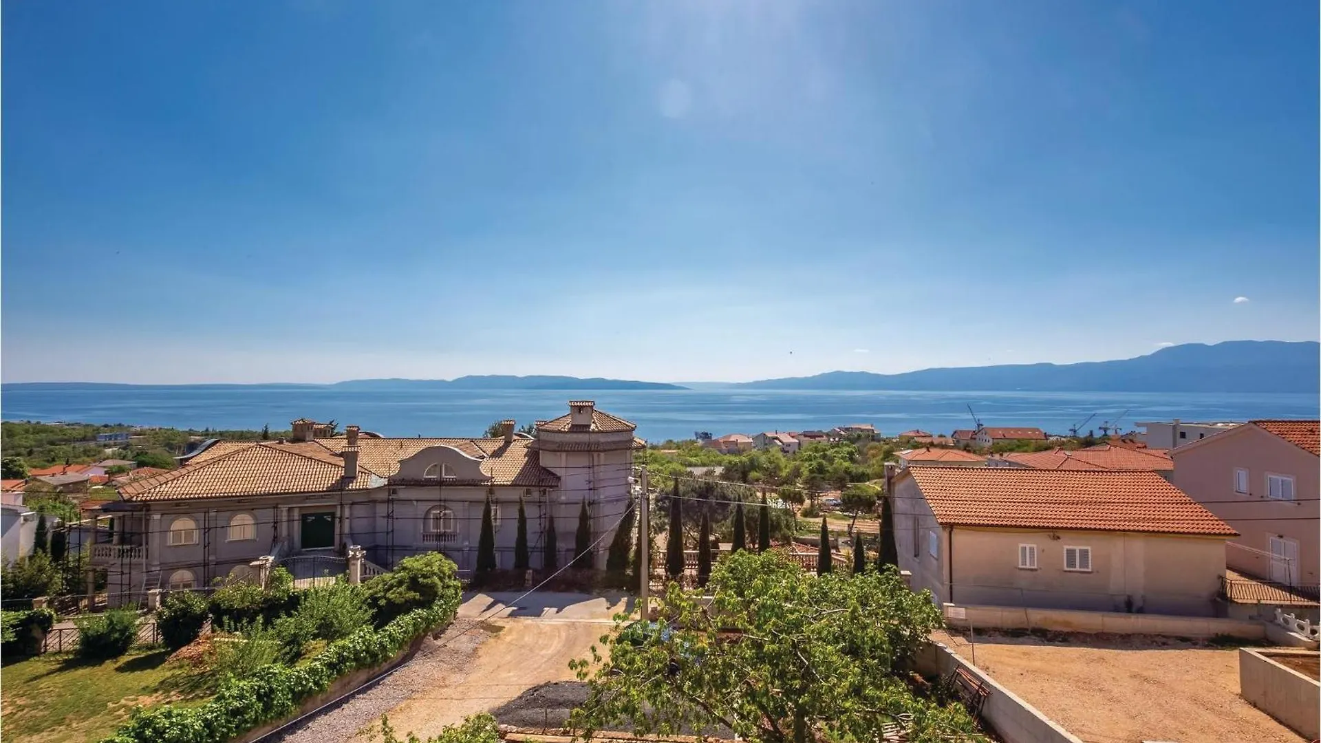 Nice Apartment In Kostrena With Jacuzzi