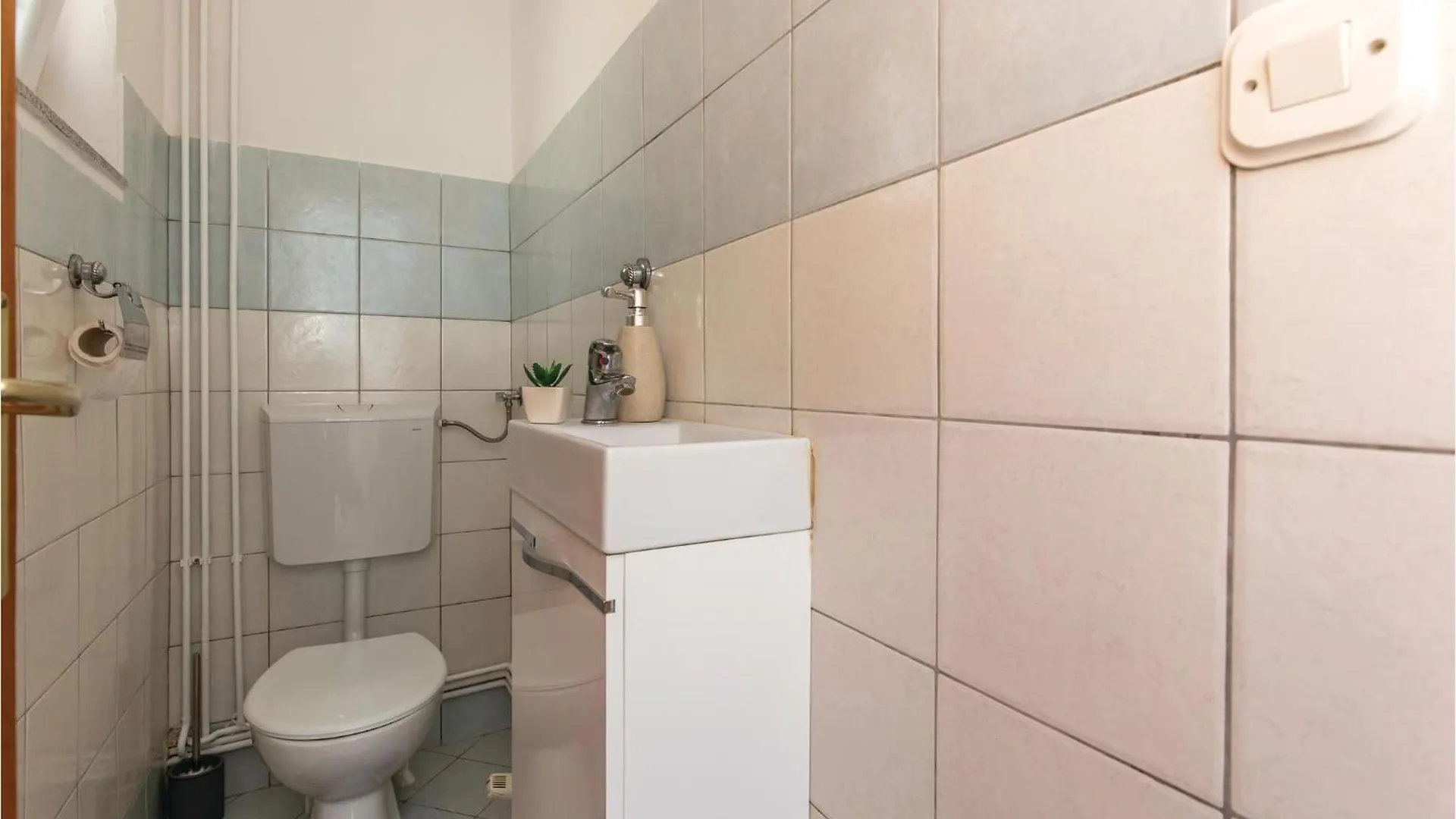 Nice Apartment In Kostrena With Jacuzzi